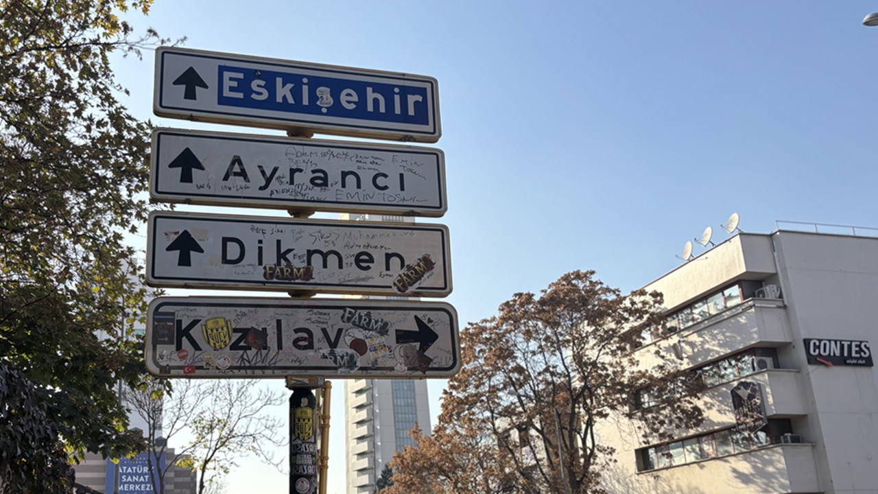 Çankaya'da gençlerin asılarak fotoğraf çektirdiği tabelaya koruma