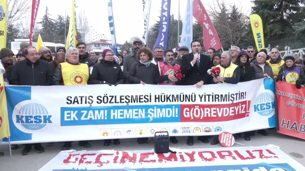 Kamu emekçileri ülke genelinde iş bıraktı: 'En düşük kamu emekçisi maaşı yoksulluk sınırı üzerine çıkarılsın'