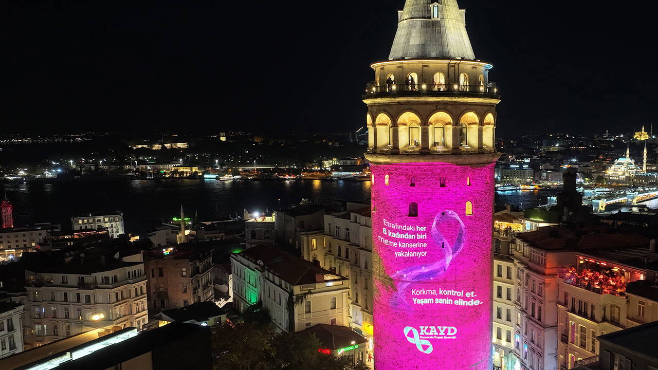Nedeni dikkat çekti: Galata Kulesi pembeye büründü