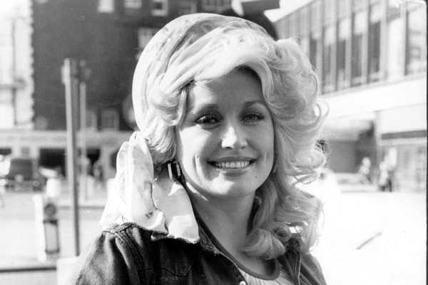 Dolly Parton aile arasında düzenlenen özel törenle son yolculuğuna uğurlandı