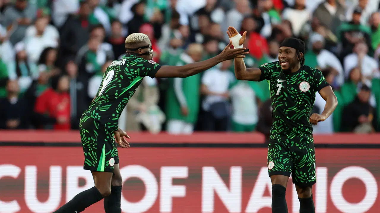 Victor Osimhen yıldızlaştı: Nijerya, Cezayir'i rahat geçti!