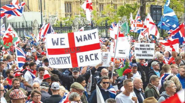 Londra’da ‘Krallığı birleştir’ gösterileri