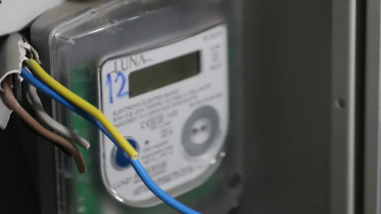 Antalya'da bir garip olay: Ev sahibinin borcu nedeniyle tüm binanın elektriği kesildi