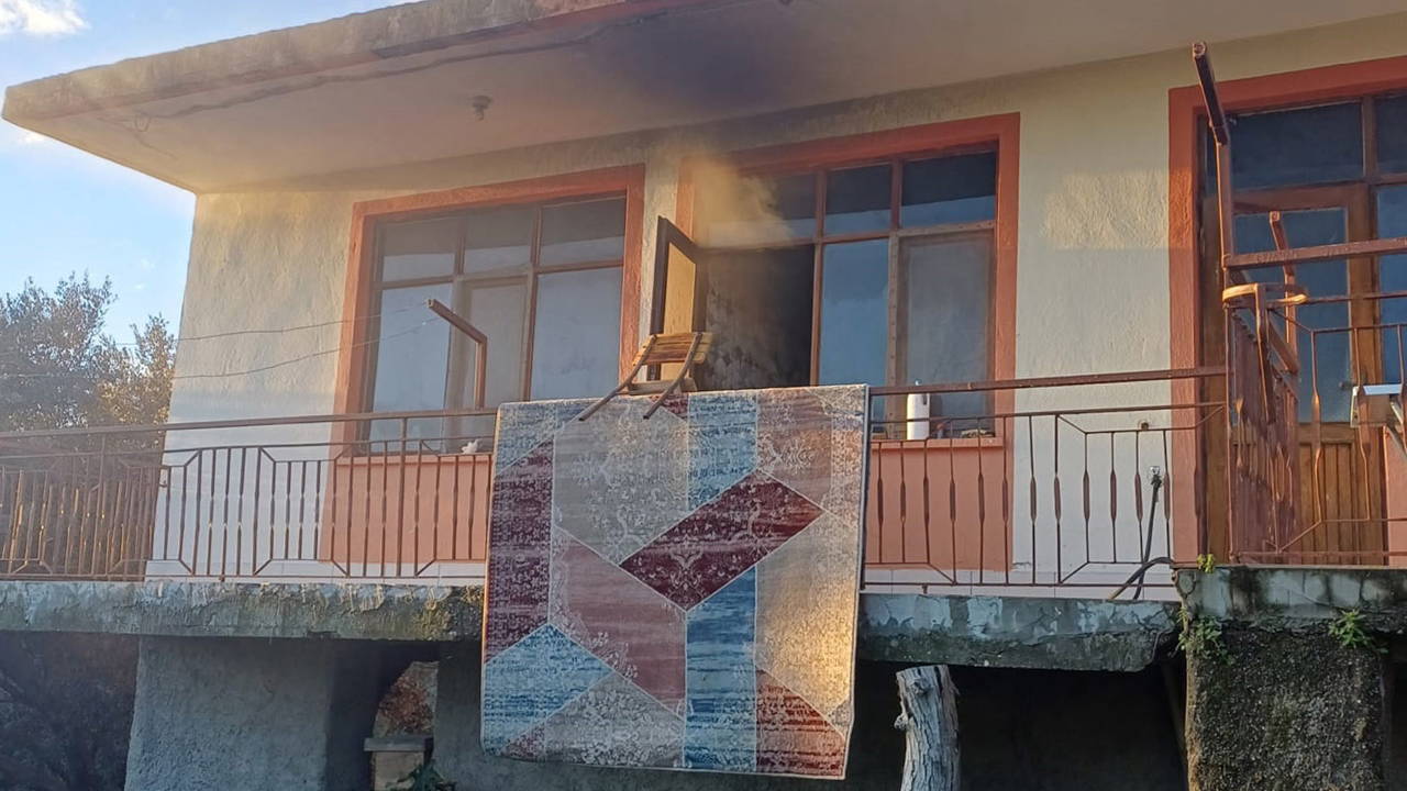 Evinde çıkan yangında hayatını kaybetti