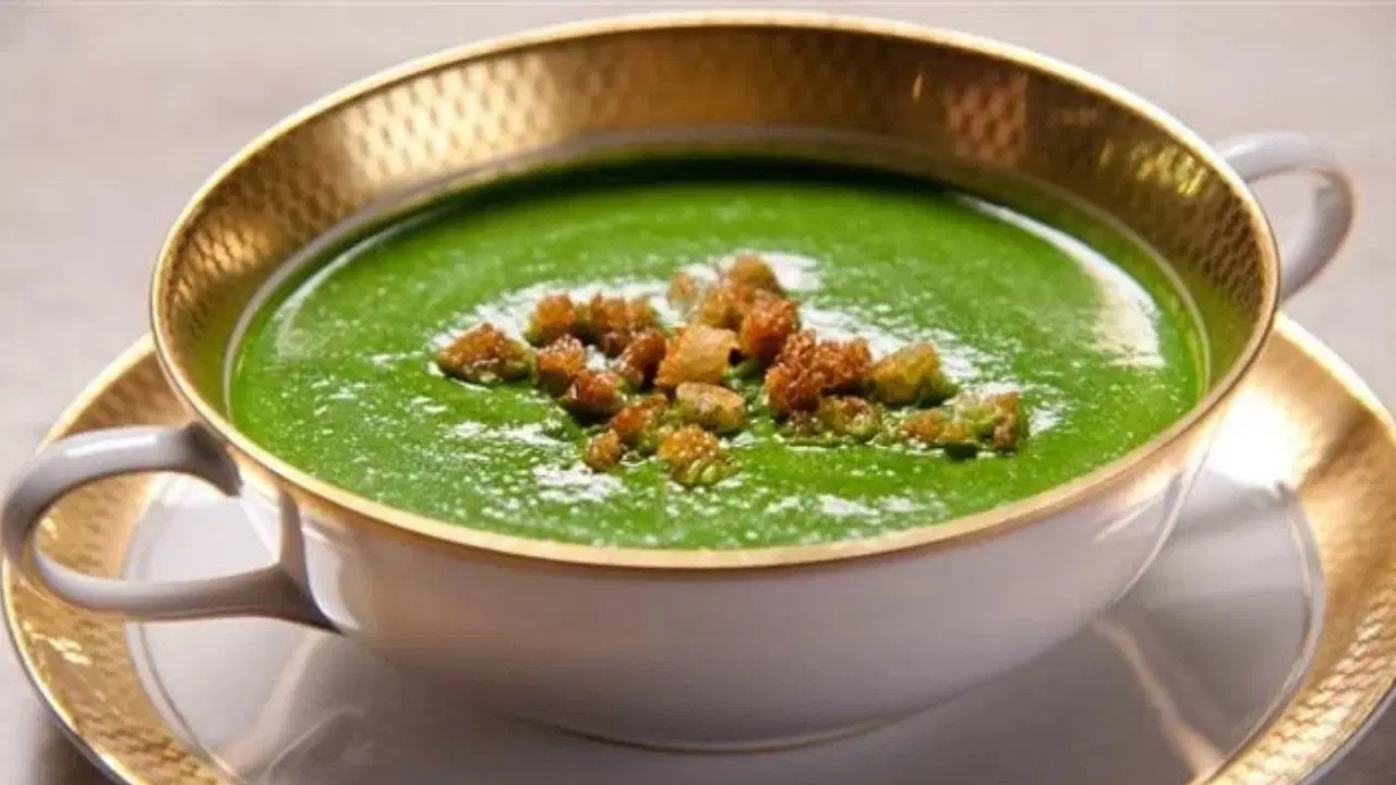 Hafif besleyici ve lezzetli: Ispanak çorbası tarifi