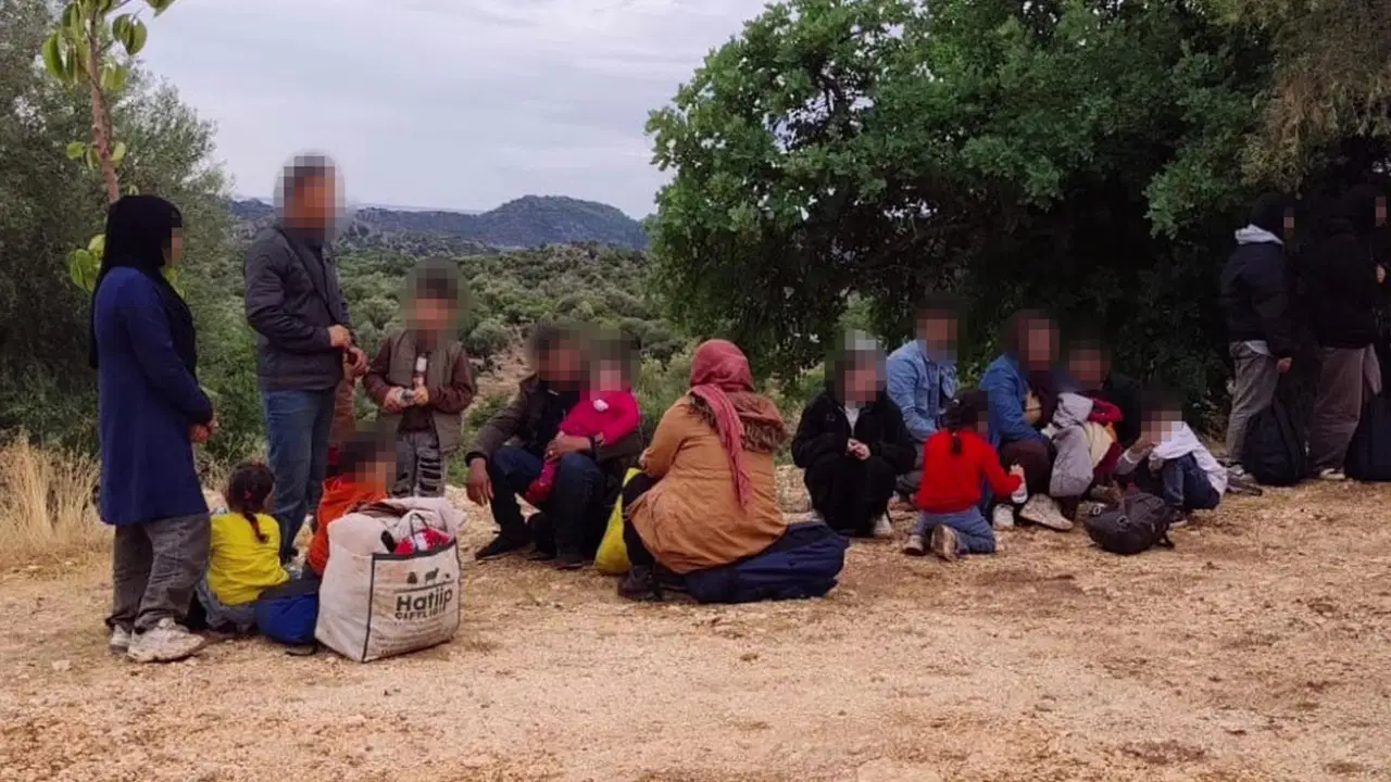 Antalya Demre'de 'kaçak göçmen' operasyonu: 3 kişi tutuklandı