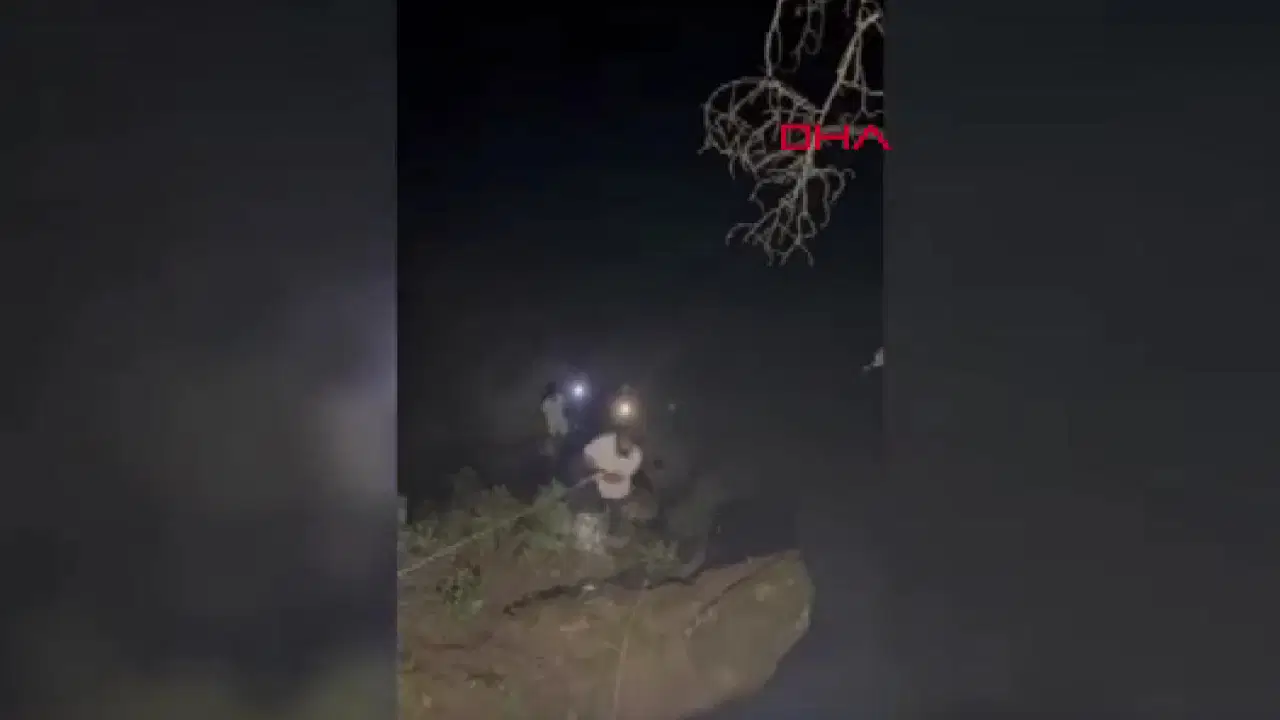 Göksu Nehri’nde mahsur kalan 2 kişi kurtarıldı