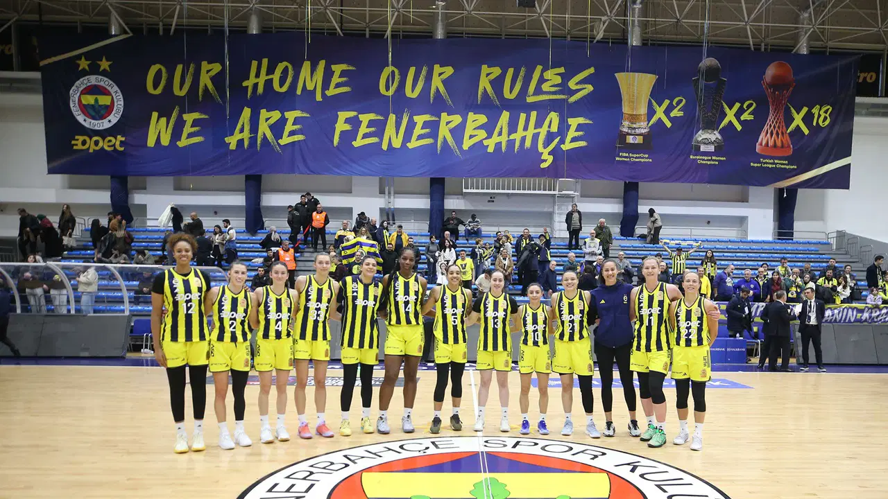 Fenerbahçe Opet, ligde normal sezonu namağlup lider tamamladı