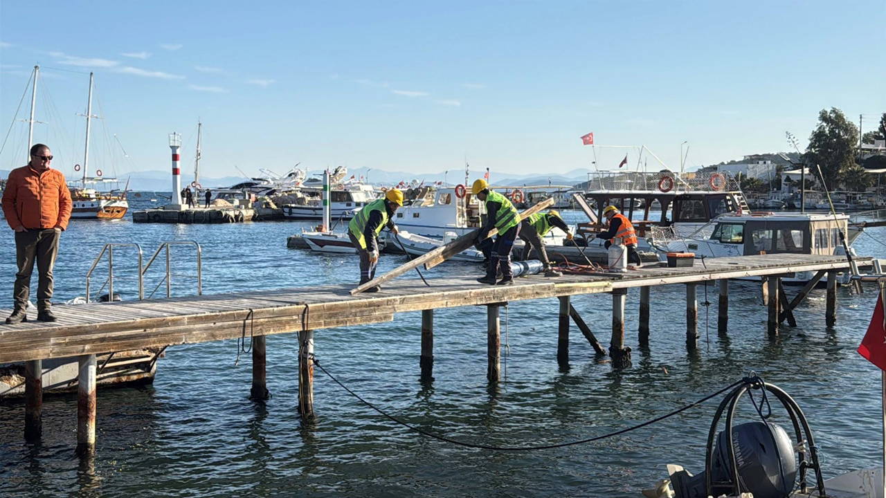 Bodrum'da 100 teknenin bağlı olduğu kaçak liman ve iskeleler yıkıldı