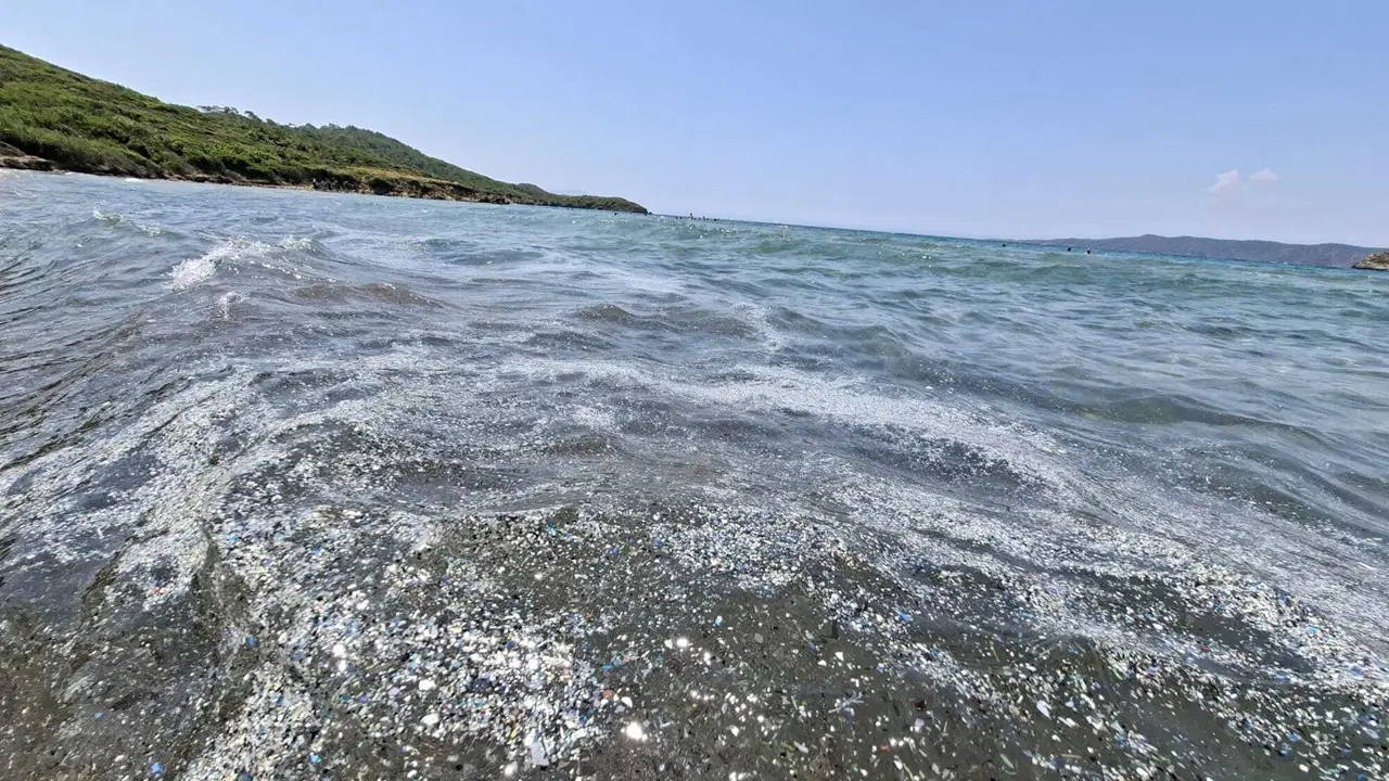 Marmaris Bördübet kıyısında deniz kirliliği tehlikeli boyutlarda