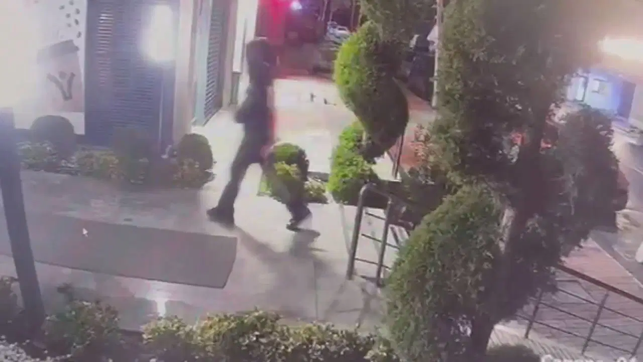 Beylikdüzü'nde 17 yaşındaki şüpheli site güvenliğini vurdu!