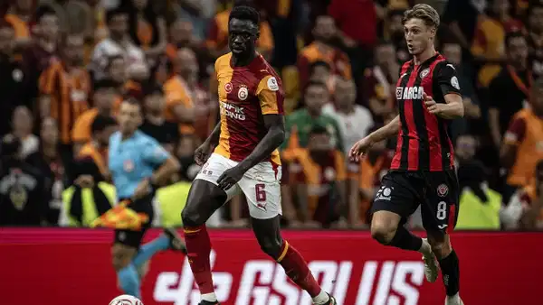 Nihat Kahveci'den Galatasaray yönetimine tepki: 'Taraftarı duymuyorlar mı?'