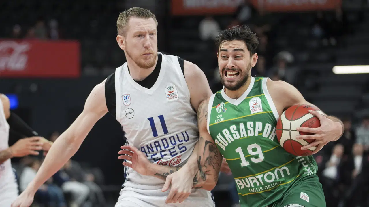 Anadolu Efes'e kötü haber: Maça devam edememişti!