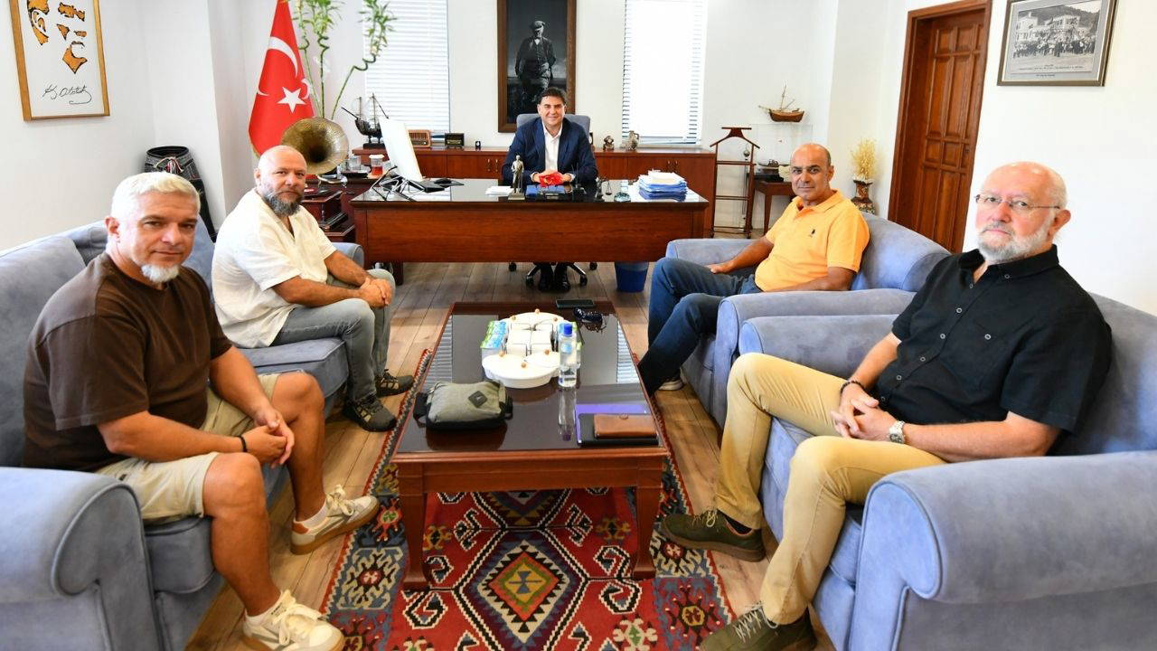 Yamaç paraşütçülerinden Başkan Karaca’ya ziyaret 