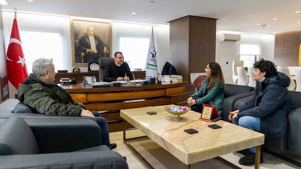 Başkanvekili Çiçek, derece yapan öğrencileri kabul ediyor