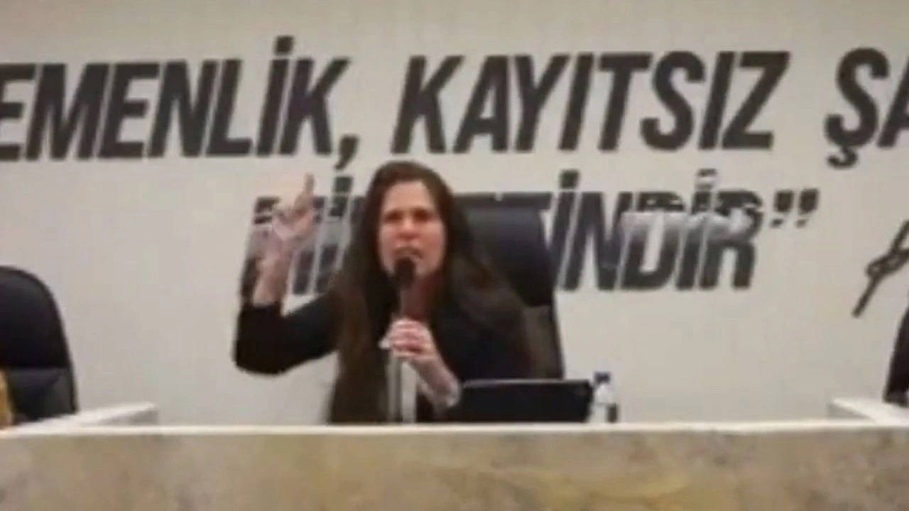 Çeşme Belediye Meclisi'nde gerilim: Lal Denizli ile butlancı Eda Tavaz karşı karşıya geldi