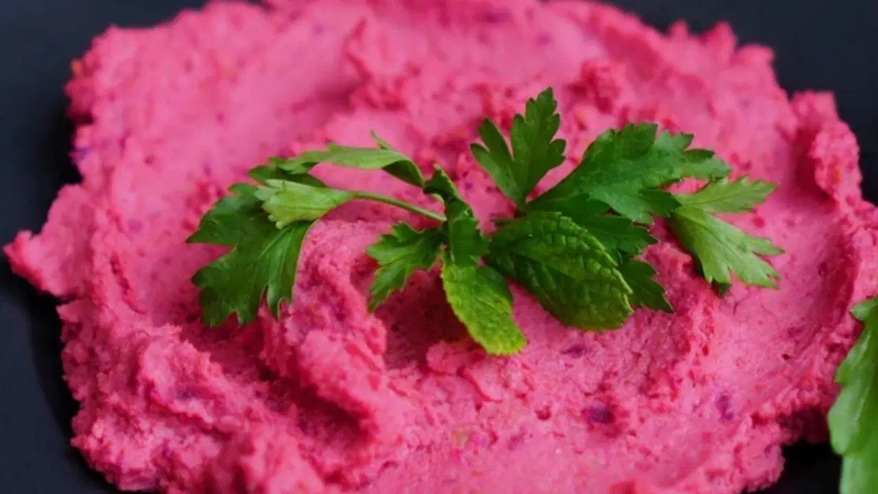Pancarın en lezzetli hali: Pratik pancarlı humus tarifi