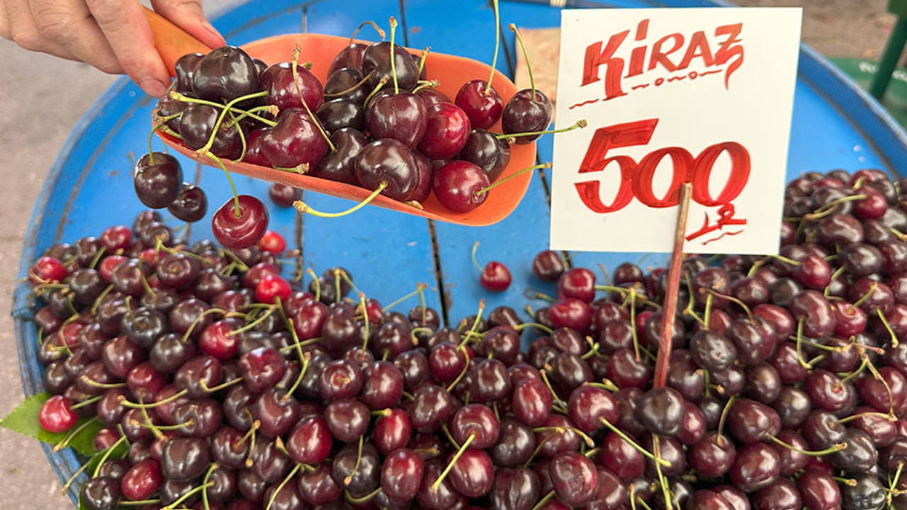 Kirazın kilosu 500 liraya dayandı: Artvinli pazarcı: "Bu yıl yerli kiraz yok, hava şartları kötü geçti, don vurdu"