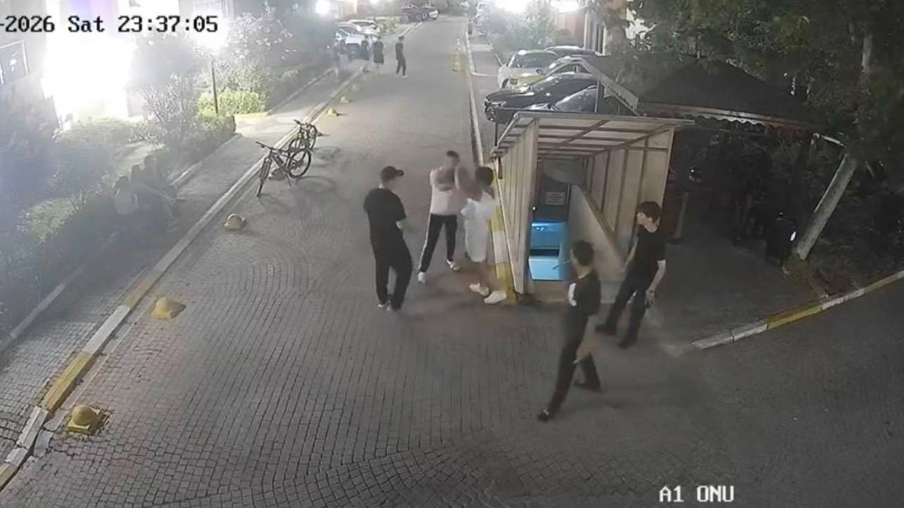 Esenyurt'ta 4 şahıs 15 yaşındaki çocuğu darbetti