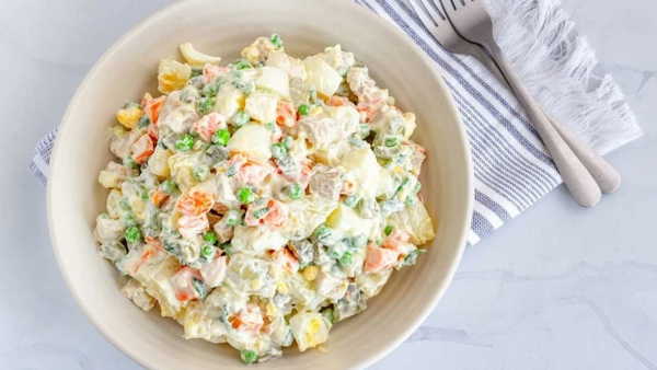 Saraylardan halka inen lezzet: Rus salatası tarifi
