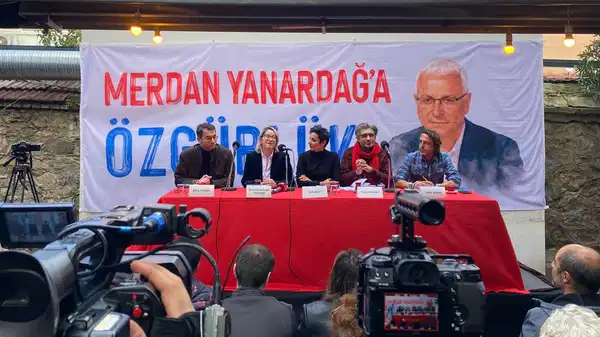 Tutuklu gazeteci Merdan Yanardağ için Kadıköy'de dayanışma: 'Yalnız değil'