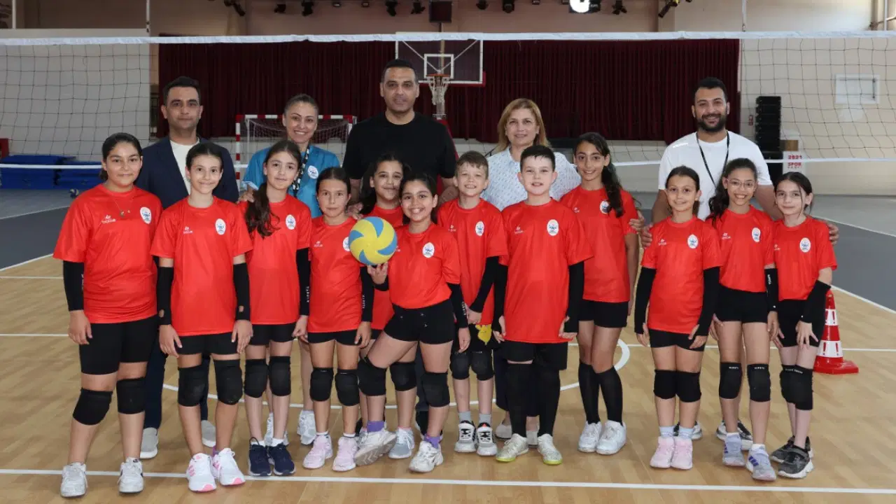 Çiğli Atatürk Kapalı Spor Salonu yenilenen yüzüyle kapıların