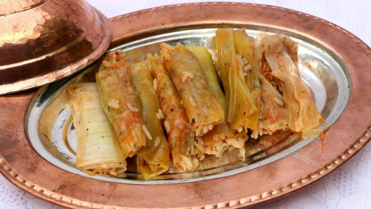 Sofralarınıza şifa getiren enfes lezzet: Pırasa sarması tarifi