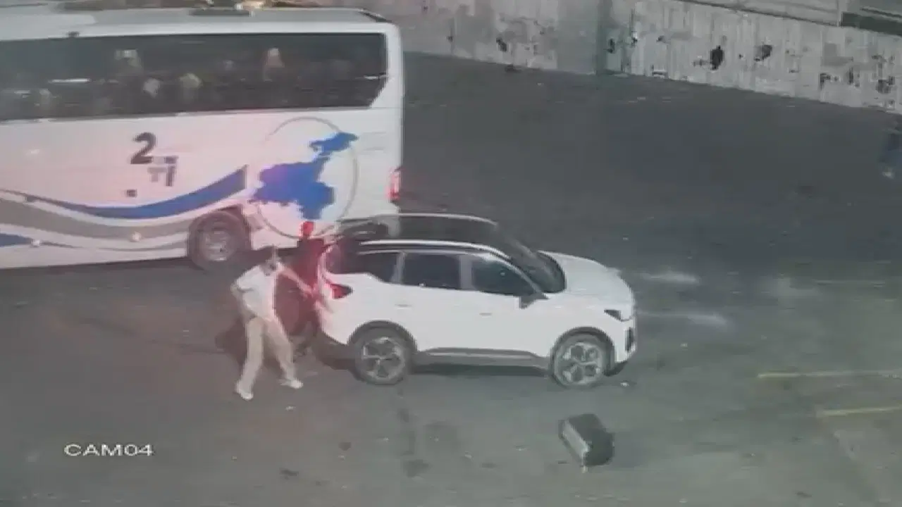 Çatışma anları kamerada... İstanbul Sultanbeyli'deki IŞİD operasyonunun görüntüleri ortaya çıktı: Otogardan otobüs bileti almış!