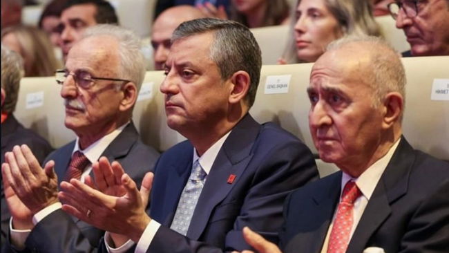 Eski CHP Genel Başkanı'ndan Özgür Özel'e destek mesajı!