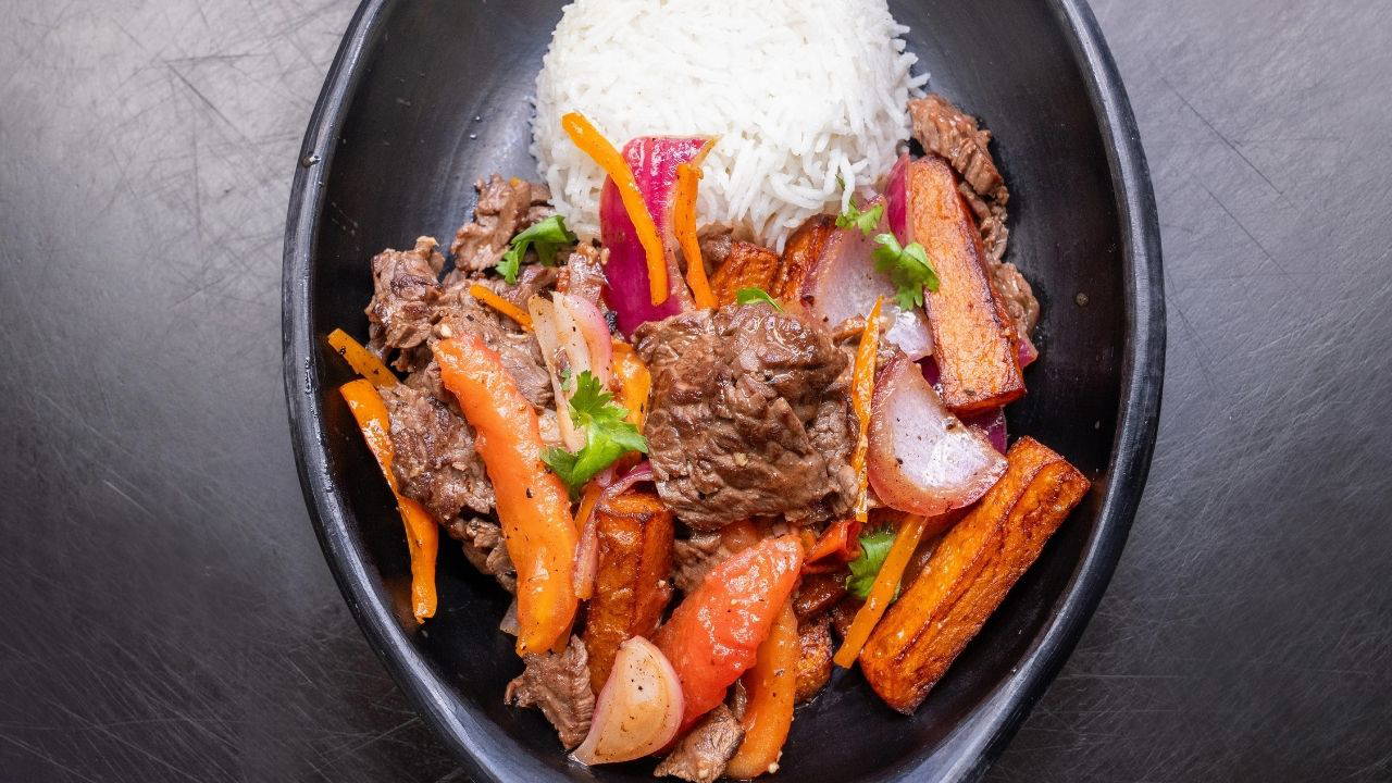 Dağlardan gelen efsane lezzet: Lomo Saltado tarifi