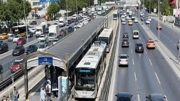İstanbul'da metrobüs durağında 1 kişinin öldürülmesi: Şüphel