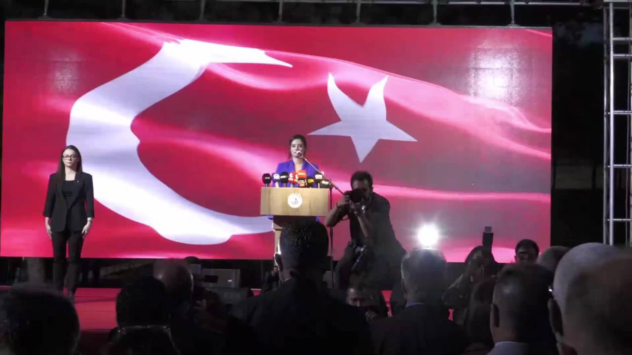 Uşak Belediyesi Ferdi Zeyrek Amfi Tiyatrosu açıldı...