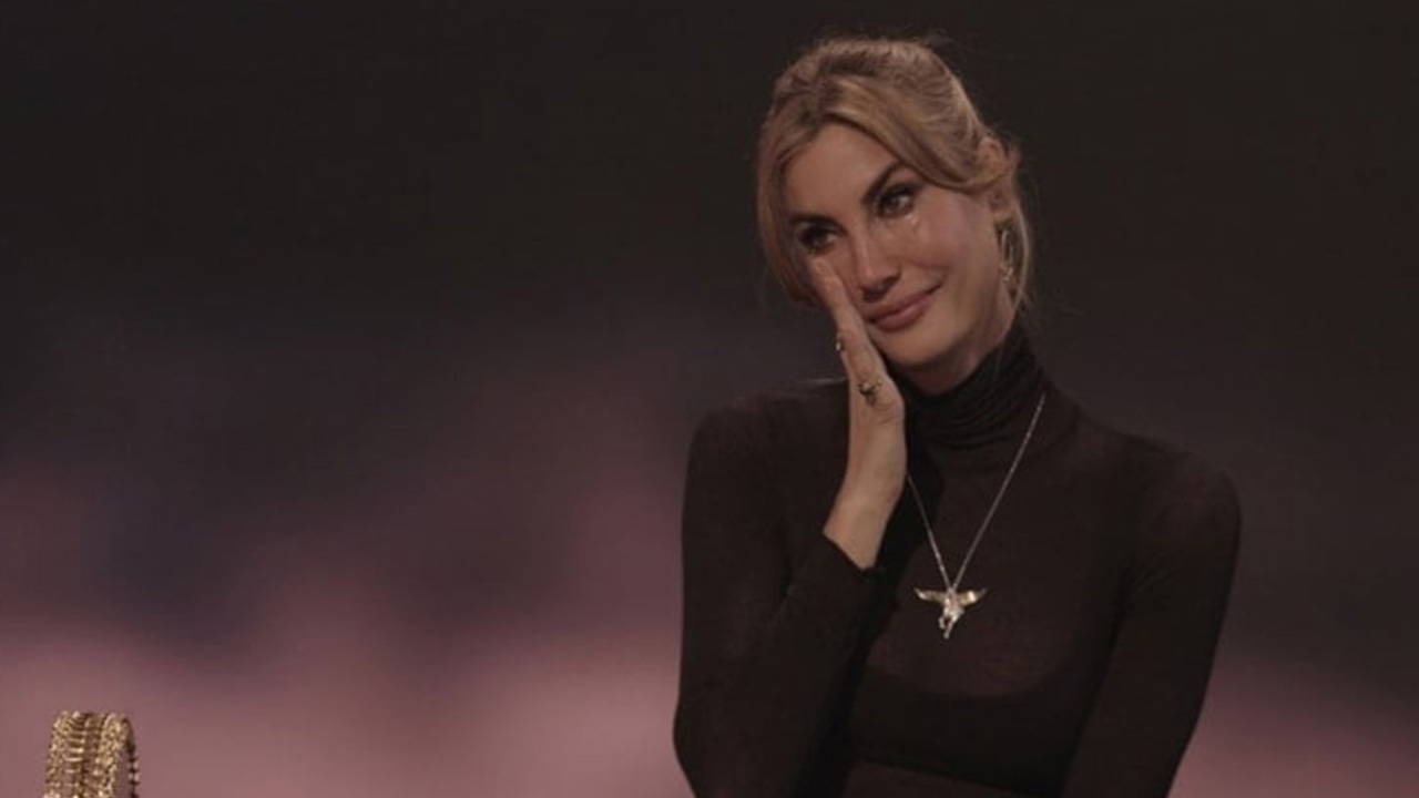  Çağla Şıkel gözyaşlarını tutamadı: 'O anı hafızamdan silmek isterdim'