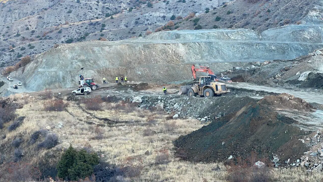 Sivas'ta göçük altında kalmıştı... Kayıp müdür 18 gündür aranıyor!