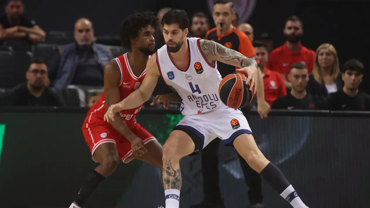 Anadolu Efes, Olympiakos deplasmanında kayıp 