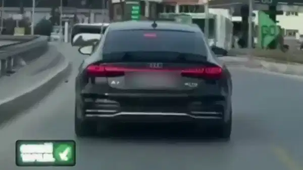 Bakan Yerlikaya duyurdu: Yasa dışı çakar takılan iki araç trafikten men edildi