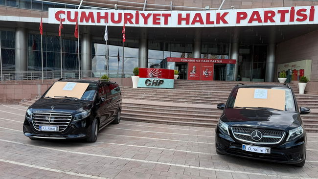 CHP Genel Merkezi önünde tepki çeken görüntü