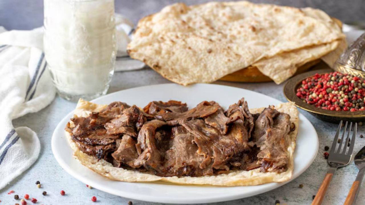 Sosyal medyada viral oldu: Yağlı kağıtta kıymadan yaprak döner tarifi