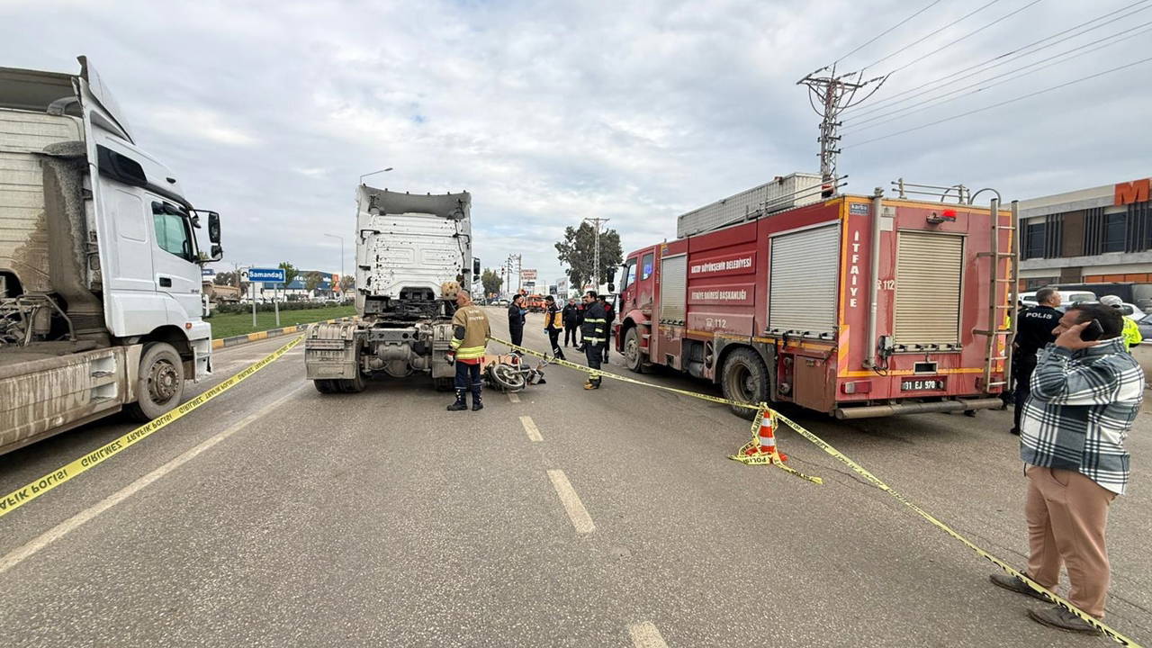 TIR ile motosiklet çarpıştı: Anne ile bebeği öldü, 3 yaralı!