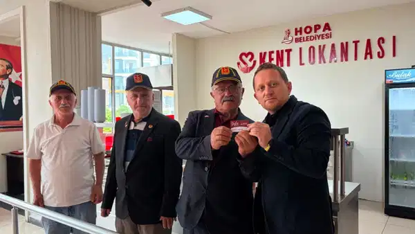 Hopa Belediyesi’nden şehit yakınları ve gazilere Vefa Kart desteği