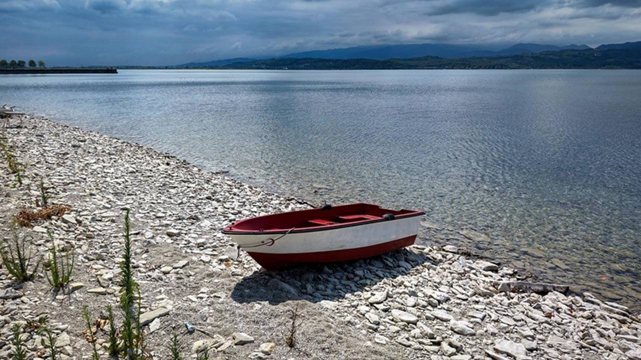 Sapanca Gölü'nde kritik eşik aşıldı: Karaya oturan tekneler yeniden suyla buluştu