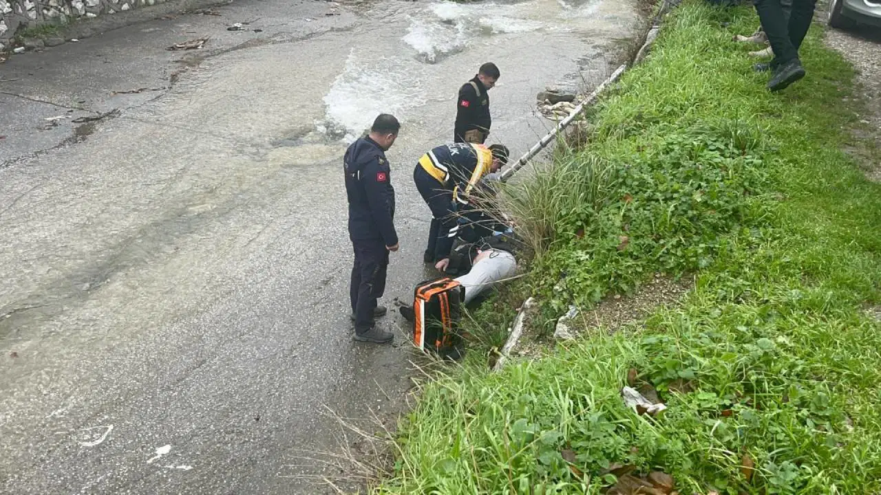 2 metre yükseklikten dere yatağına düşüp öldü