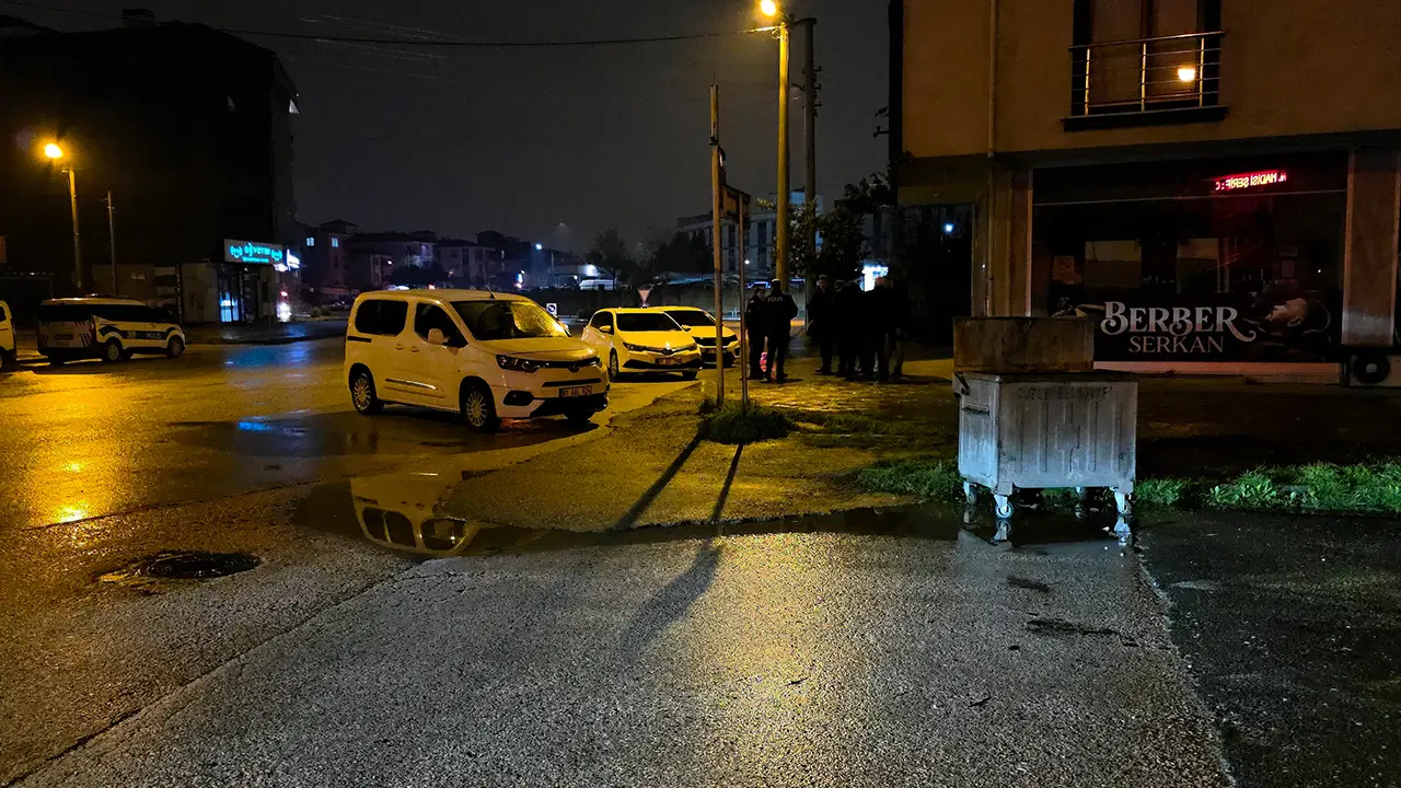 14 yaşında çocuk, otobüs durağında silahla vurulmuş halde bulundu