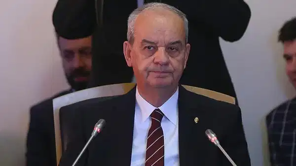 İlker Başbuğ’a kitap fuarında büyük ilgi