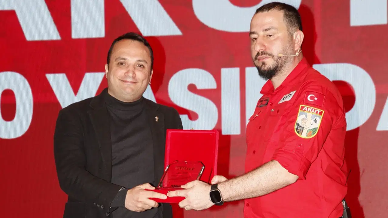 AKUT'tan gazetemize 'medya elçisi' plaketi