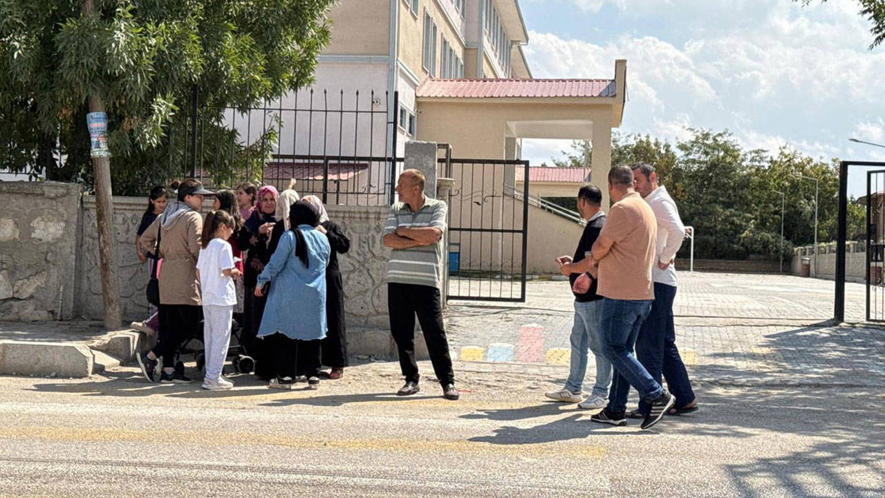 Van'da vahşet: 2 öğretmen okulda bıçakla yaralandı