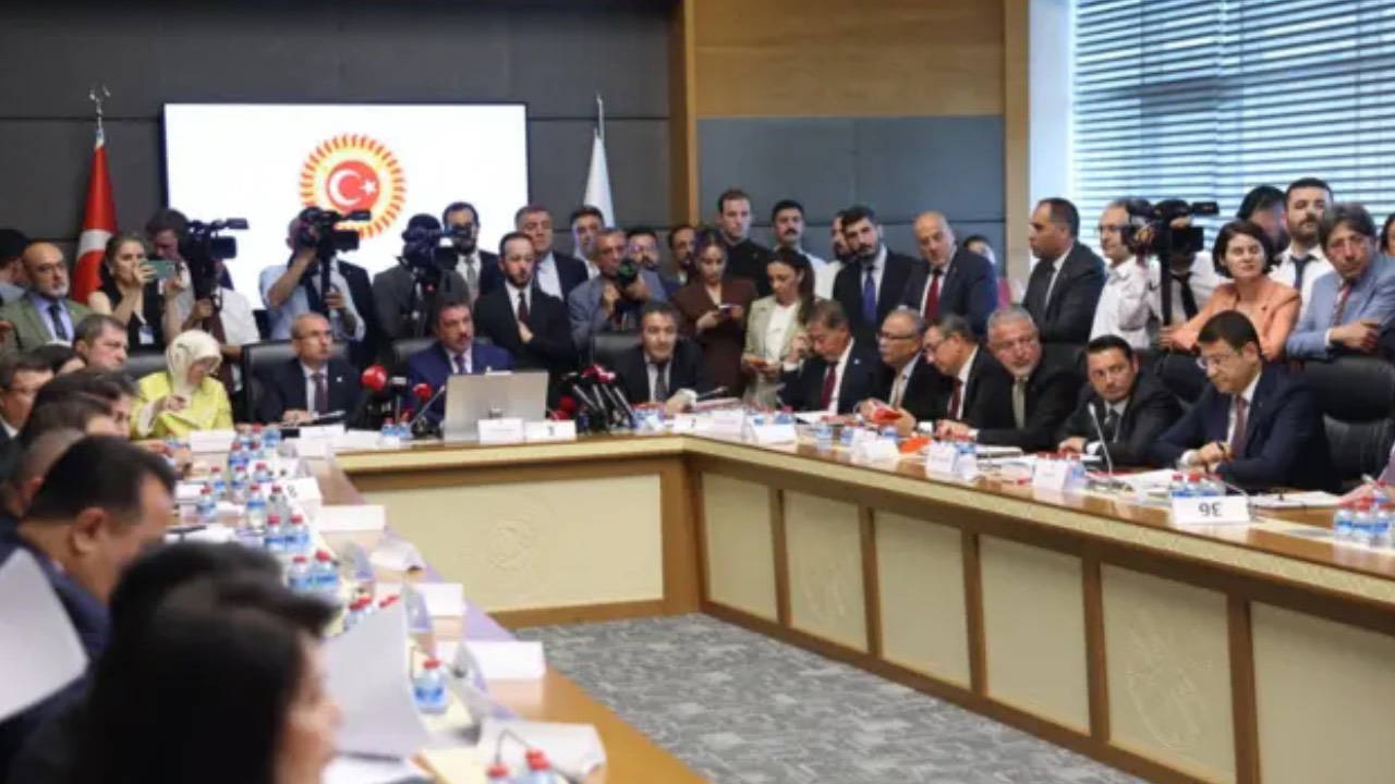 Son Dakika... 'Çerçeve yasa' Adalet Komisyonu’nda kabul edildi!
