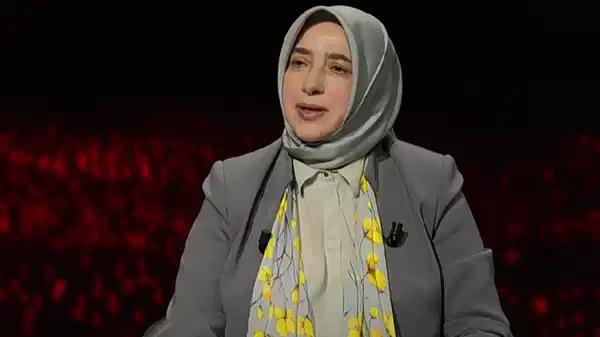Akit TV'de sunucu ve Özlem Zengin arasında LGBTİ+ diyaloğu: 'AK Parti döneminde yasal statülü dernek kurma hakkı elde ettiler...'