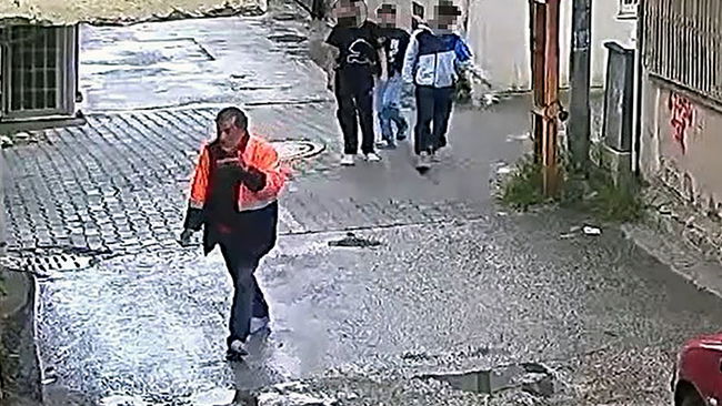 Sokakta evsiz yurttaşa saldıran 3 çocuktan birine ev hapsi kararı