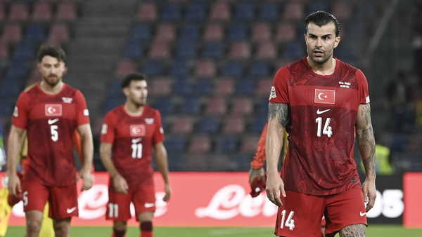 Spor yazarları İtalya - Türkiye maçını yorumladı: 'Montella, onu başarıya götüren seçimlerinin mahkumu olmuş gibi'